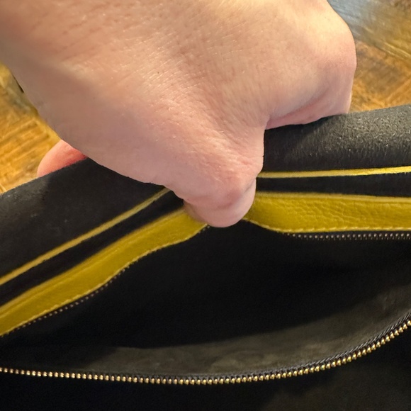 💙💛GORGEOUS Leather Burberry Messenger Bag💛💙 - Picture 9 of 10